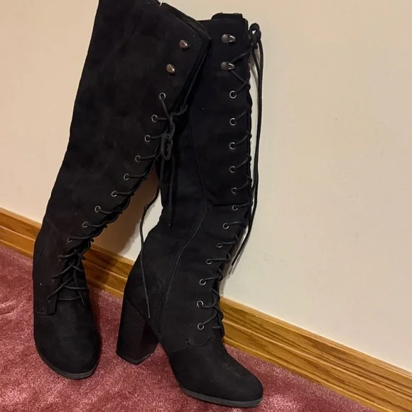 Elegant Black Lace-Up Women's Boots - Picture 3 of 7